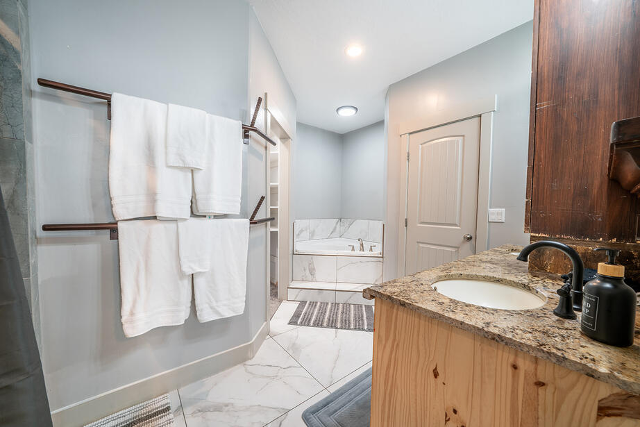 Master Bathroom Master Bathroom